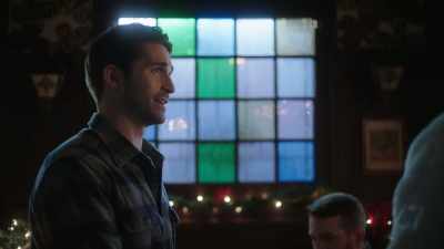 - This is my... Well...
- Mark, Henry's manager. - The Holiday Exchange