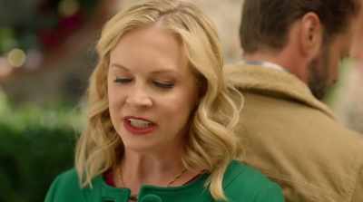 - This is Natalie Morgan.
Welcome to "Holiday Love." - Dear Christmas
