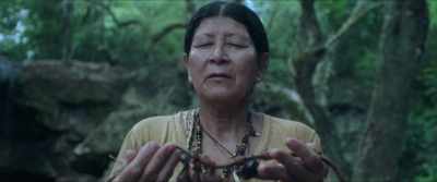 This necklace is unique.
It's for her - Legions