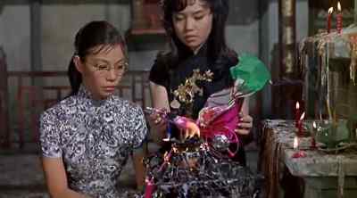 This nice paper ricksha,
so he not have to walk where he goes. - The World of Suzie Wong
