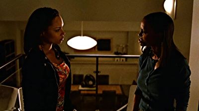 - This is none of your concern.
- You're sleeping with my dad. - CSI: Miami