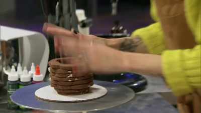 This is not gonna
go swaying anyway, - Halloween Cookie Challenge