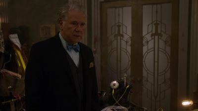 - This is not good.
- We're in the wrong movie! - The Librarians