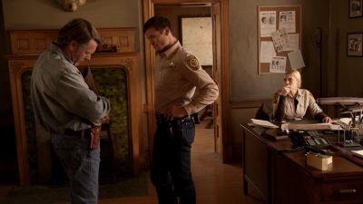 This is not the murder weapon. - Longmire