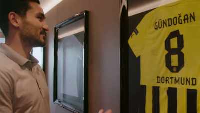 This is obviously the shirt
from Borussia Dortmund. - All or Nothing: Manchester City