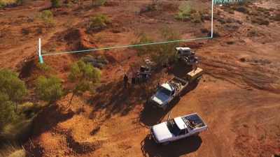 This old claim is nicknamed
The Batcave. - Outback Opal Hunters