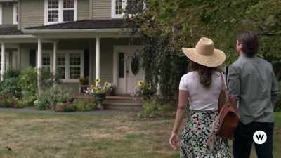 This is Olivia's house. - Love Stories in Sunflower Valley