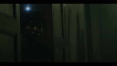 ‐This is one of ours.
‐(gunfire)
‐(gasps) - Y: The Last Man