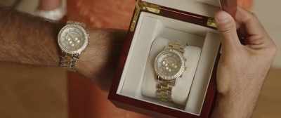 This one says 9:20.
This one doesn't. It's- - How to Be a Latin Lover