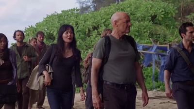 - This is our old camp.
- Home sweet home. - Lost