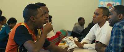 -This is Ozzie, that's Prince.
-Big up. - Respect the Jux