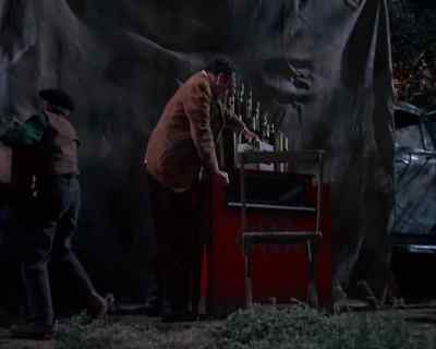 This is pepi.
Lie very still. - Land of the Giants