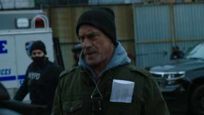 - This your place?
- Nah. Ain't no one in there. - Law & Order: Organized Crime