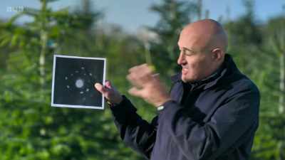 This process of turning images
like these into an understanding - Secrets of Size: Atoms to Supergalaxies