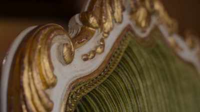- This is real gold?
- The gold leaf. Absolutely, yes. - The Reluctant Traveler with Eugene Levy