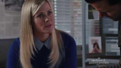 This red sweatshirt from
the gravesite, is a large. - Chronicle Mysteries: The Wrong Man