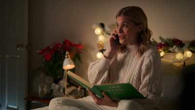 This reporter, Reggie, - Designing Christmas with You