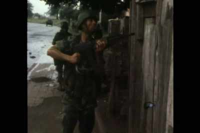 This repression of Somoza
also came to my house. - ¡Las Sandinistas!