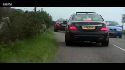 This is Rupert Murdoch's motorcade,
moving through Aberdeenshire. - The Rise of the Murdoch Dynasty