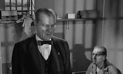 This San Francisco climate sure doesn't
help an old man's aches and pains. - Birdman of Alcatraz