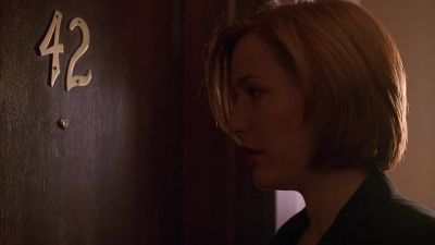 This scene was a little tough
for Gillian to pull off, because, - The X-Files