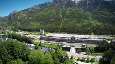This secret trade was made
particularly easy by the station's - Secrets of the Railways