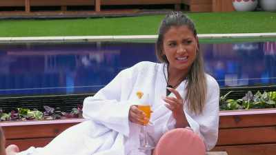 >> THIS SITUATION HAS BEEN SO
AWKWARD FOR ME, BECAUSE - Love Island