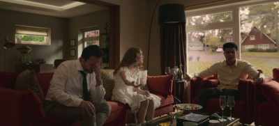 - This is so, so fucked!
- Let her explain. Mum, tell us how... - The Strays