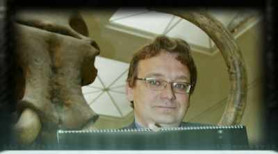 This suggests he is a member
of ancient Egypt's ruling elite. - Strangest Things