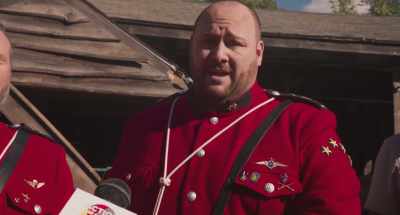This tan guy here
with the wet tits. - Super Troopers 2