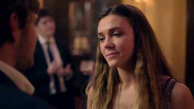 - This is Tessa. Tessa, Lillian.
- Hi. - Clique