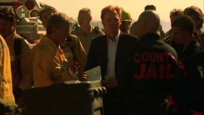 This is the fire detail. Prepare to line up.
Come on. Move it. Let's go. - CSI: Miami