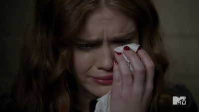 This is the girls room. - Teen Wolf