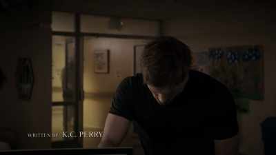 This is the guy.
(chuckles) Huh? - Damien