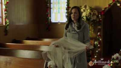 This is the most beautiful
Christmas wedding - Marry Me at Christmas