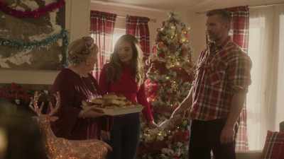 This is the one
that Daddy made. - A Very British Christmas