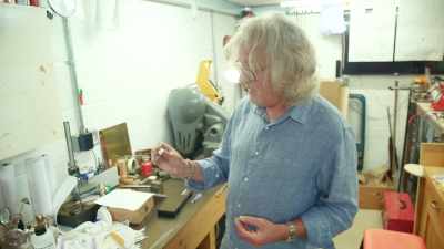 This is the original cap
of that toothpaste tube - James May and the Dull Men