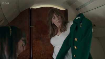 This is the outfit you planned
for my arrival in Australia? - Queen of Oz