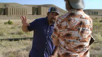 This thing stands up
from underneath the truck, - Jack Osbourne's Night of Terror: UFOs