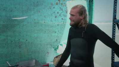 This thing's gonna crumble
before our very eyes! - 6-Headed Shark Attack