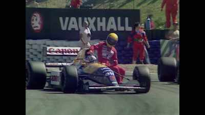 This time the crowd come
pouring onto the circuit - Williams & Mansell: Red 5