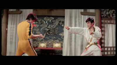 'This time, the falling dust
is a visual foreshadowing - The Final Game of Death