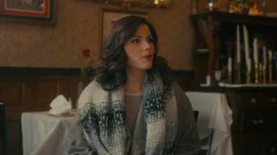 This town, which
loves me so much, - Christmas at the Holly Hotel