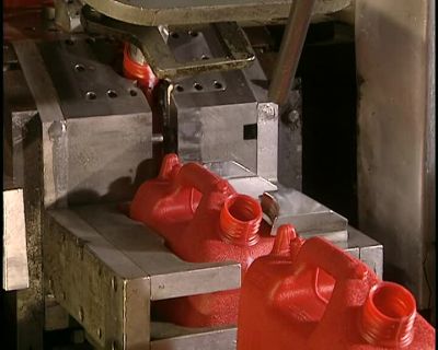 THIS TYPE OF MOLDING
PRODUCES RESIDUES - How It's Made