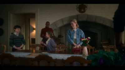-This way.
-[Dani chuckles] - The Haunting of Bly Manor