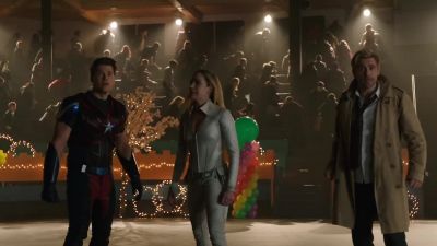 - This way.
Go, go! - DC's Legends of Tomorrow