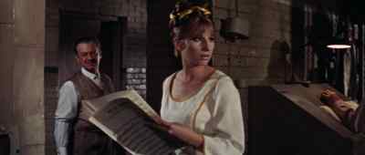 This way, miss. - Funny Girl