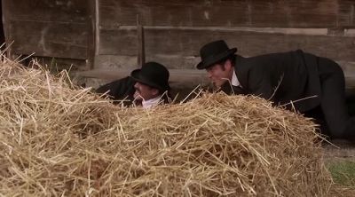 This way. - Murdoch Mysteries