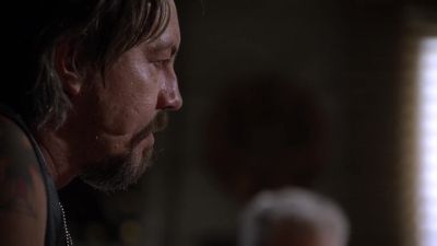 This what you want,
Jackie boy? - Sons of Anarchy