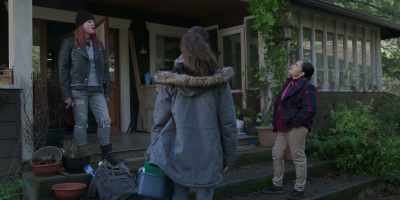 This is where his mom lived,
until she died last week. - Maid